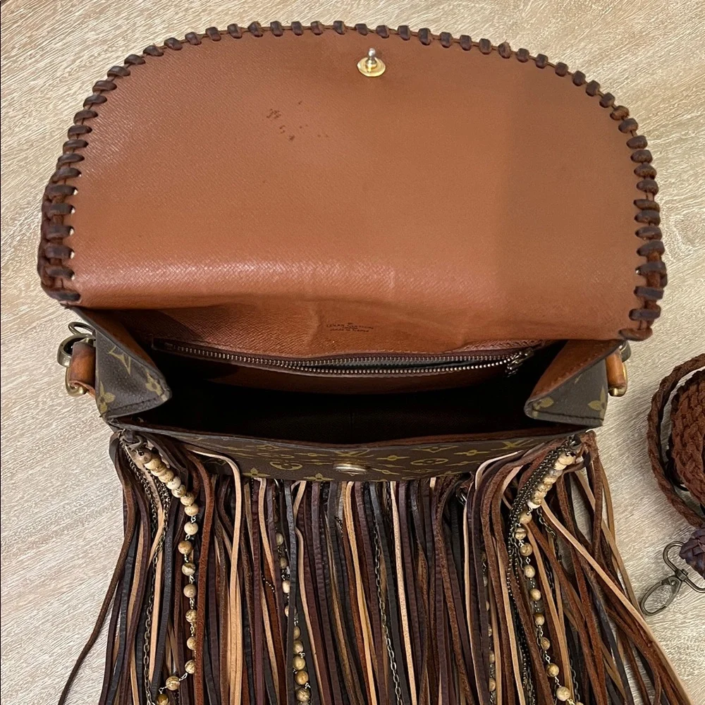 Vintage Boho World Traveler Fringe Designer Handbag (Large). Price is firm. - Picture 4 of 6